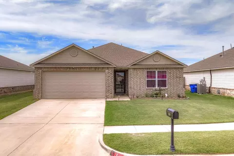 1849 Land Run Dr, El Reno, OK 73036