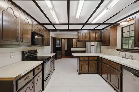 Kitchen - 14400 Etowah Rd, Noble, OK 73068 photo 3 of 5