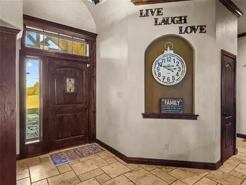 Entry Way - 555 N White Chimney Rd, Stuart, OK 74570 photo 2 of 4