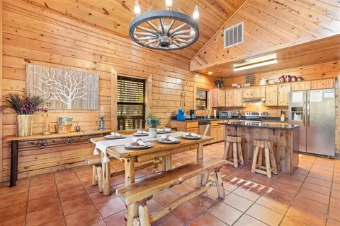 Dining - 197 Ebb Tide Rd, Broken Bow, OK 74728 photo 3 of 5