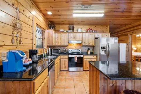 Kitchen - 197 Ebb Tide Rd, Broken Bow, OK 74728 photo 4 of 6