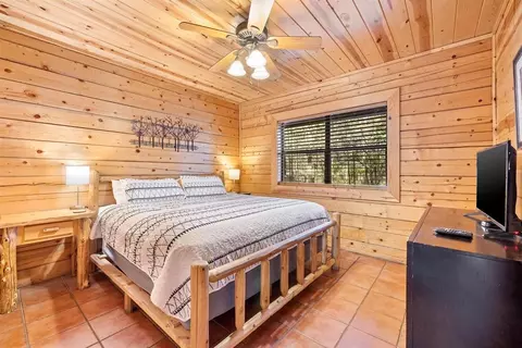 Bedroom - 197 Ebb Tide Rd, Broken Bow, OK 74728 photo 1 of 7