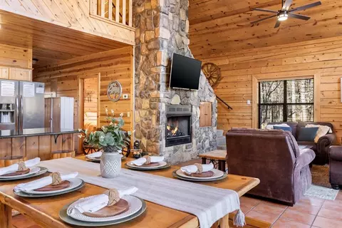 Dining - 197 Ebb Tide Rd, Broken Bow, OK 74728 photo 4 of 5
