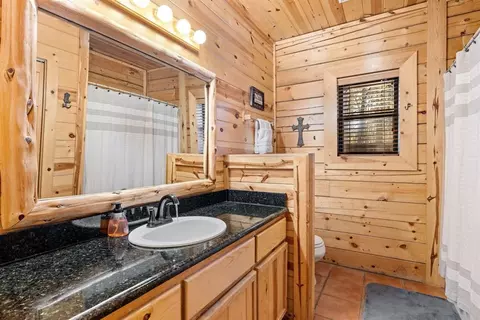 Bath - 197 Ebb Tide Rd, Broken Bow, OK 74728 photo 1 of 5