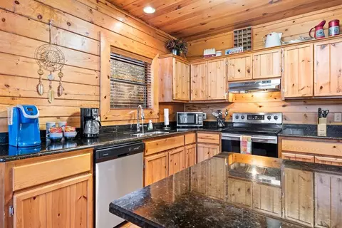 Kitchen - 197 Ebb Tide Rd, Broken Bow, OK 74728 photo 3 of 6