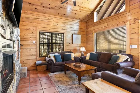 Living - 197 Ebb Tide Rd, Broken Bow, OK 74728 photo 2 of 6