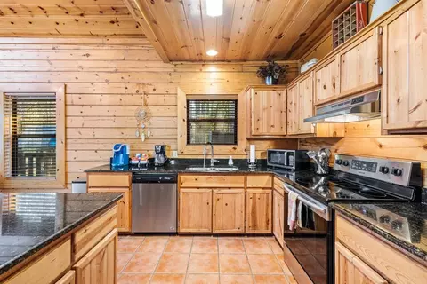 Kitchen - 197 Ebb Tide Rd, Broken Bow, OK 74728 photo 5 of 6