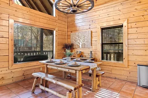 Dining - 197 Ebb Tide Rd, Broken Bow, OK 74728 photo 2 of 5