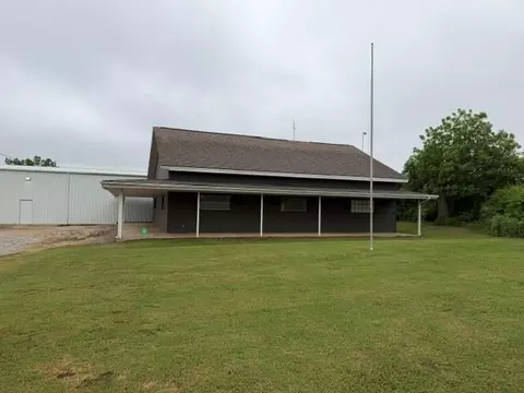 3212 E Walnut St, Tecumseh, OK 74873