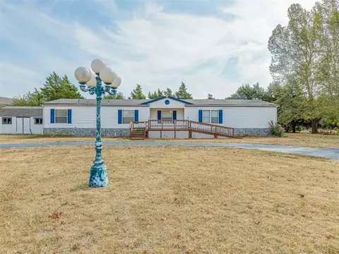 16099 Rolling Hills Rd #1/2, Yukon, OK 73099
