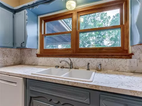 Kitchen - 3555 E Imhoff Rd, Norman, OK 73026 photo 4 of 5