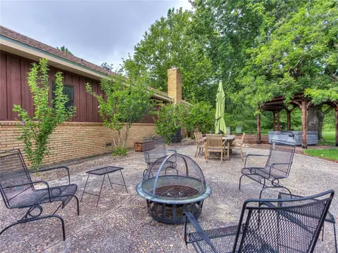 Exterior - 3555 E Imhoff Rd, Norman, OK 73026 photo 6 of 10