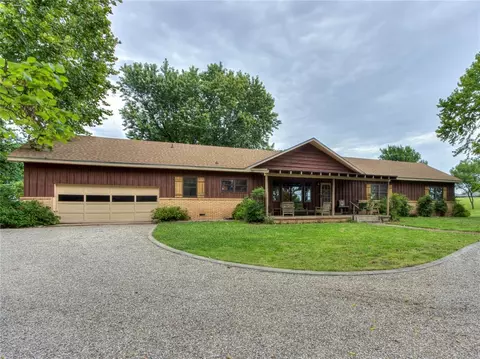 Exterior - 3555 E Imhoff Rd, Norman, OK 73026 photo 2 of 10