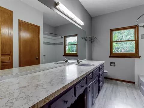Bath - 3555 E Imhoff Rd, Norman, OK 73026 photo 4 of 6