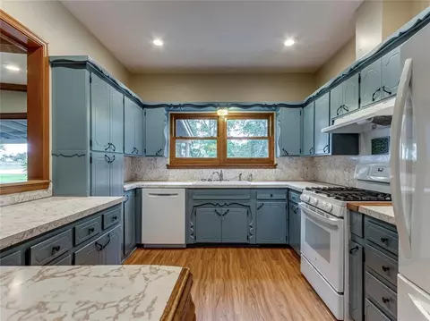 Kitchen - 3555 E Imhoff Rd, Norman, OK 73026 photo 1 of 5