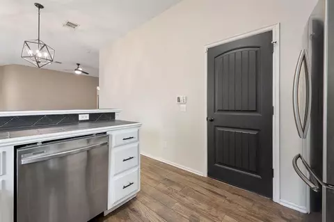 Entry Way - 401 Tecumseh Meadows Ct, Norman, OK 73069 photo 2 of 5