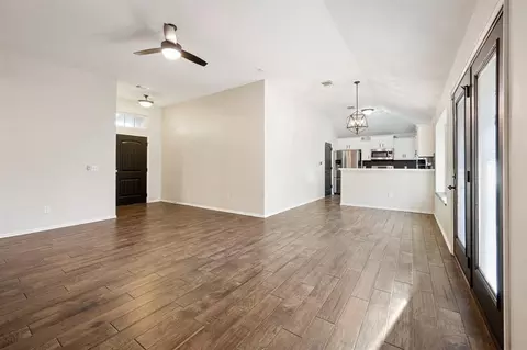 Living - 401 Tecumseh Meadows Ct, Norman, OK 73069 photo 4 of 6