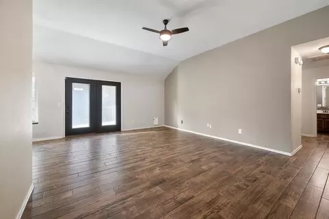 Living - 401 Tecumseh Meadows Ct, Norman, OK 73069 photo 2 of 6