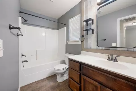 Bath - 401 Tecumseh Meadows Ct, Norman, OK 73069 photo 1 of 6