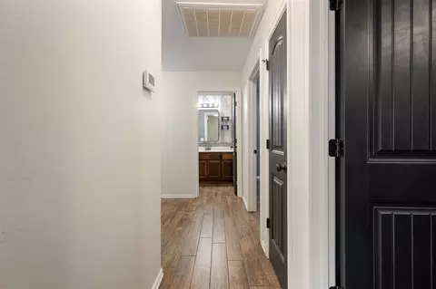 Entry Way - 401 Tecumseh Meadows Ct, Norman, OK 73069 photo 3 of 5