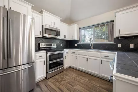 Kitchen - 401 Tecumseh Meadows Ct, Norman, OK 73069 photo 1 of 5