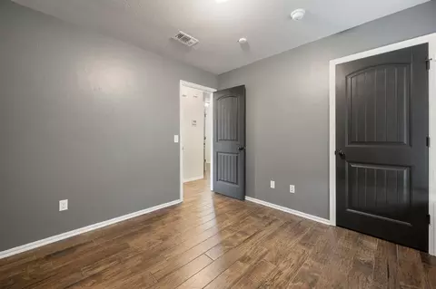 Bedroom - 401 Tecumseh Meadows Ct, Norman, OK 73069 photo 2 of 3