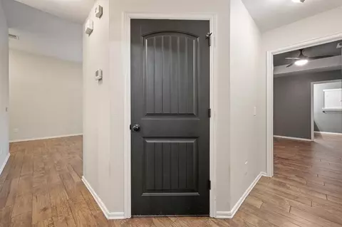 Entry Way - 401 Tecumseh Meadows Ct, Norman, OK 73069 photo 4 of 5