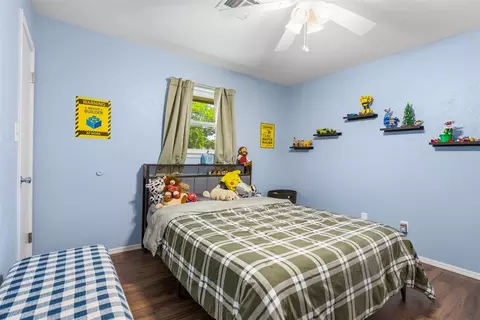 Bedroom - 430 N Main St, Ada, OK 74820 photo 6 of 9