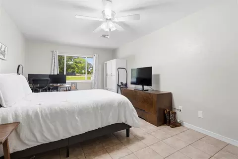 Bedroom - 430 N Main St, Ada, OK 74820 photo 2 of 9