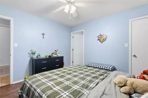 Bedroom - 430 N Main St, Ada, OK 74820 photo 5 of 9