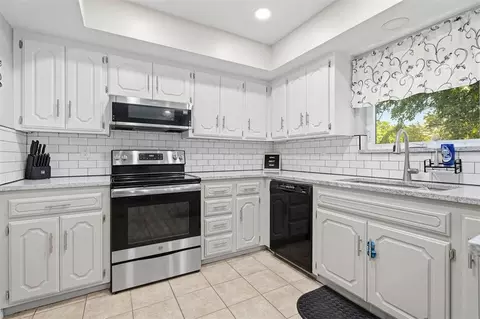 Kitchen - 430 N Main St, Ada, OK 74820 photo 3 of 4