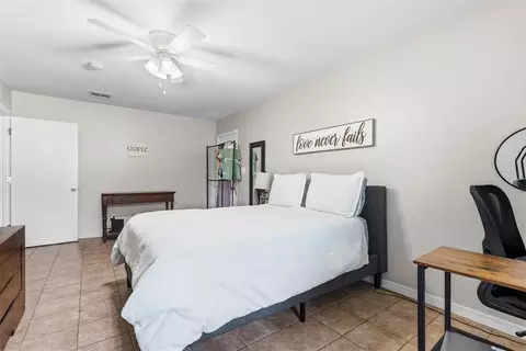 Bedroom - 430 N Main St, Ada, OK 74820 photo 3 of 9