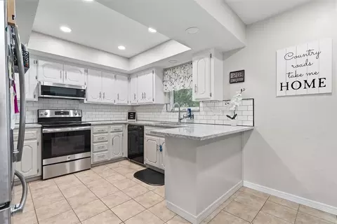 Kitchen - 430 N Main St, Ada, OK 74820 photo 2 of 4