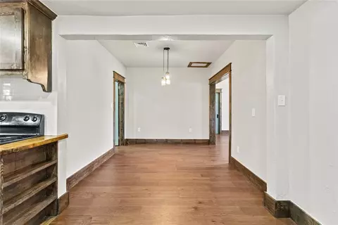 Entry Way - 103 E Ash St, Carnegie, OK 73015 photo 1 of 2