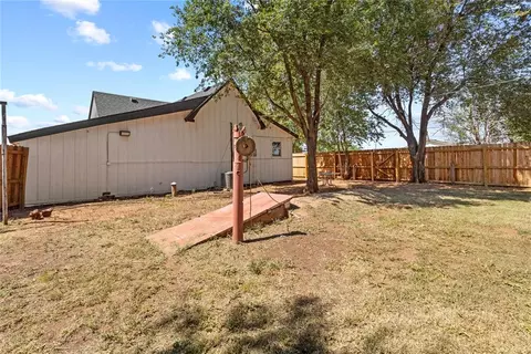 Exterior - 103 E Ash St, Carnegie, OK 73015 photo 7 of 8