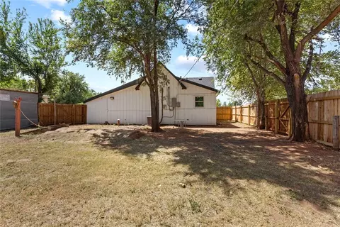 Exterior - 103 E Ash St, Carnegie, OK 73015 photo 6 of 8