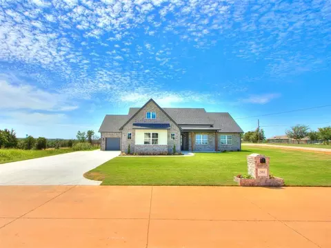 2901 Deer Run Trl, Guthrie, OK 73044
