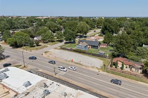 204 E 5th St #E1, Edmond, OK 73034 photo 3