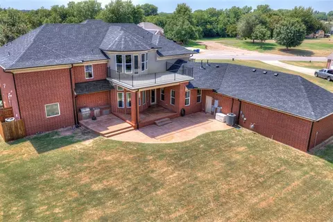 Exterior - 110 Bramble Bush Ln, Crescent, OK 73028 photo 4 of 8