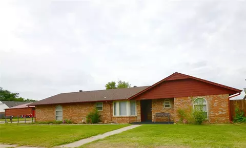 1224 NW 6th Pl, Moore, OK 73170