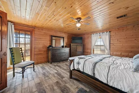 Bedroom - 536 Coon Creek Loop, Broken Bow, OK 74728 photo 1 of 6
