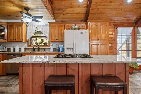 Kitchen - 536 Coon Creek Loop, Broken Bow, OK 74728 photo 2 of 5