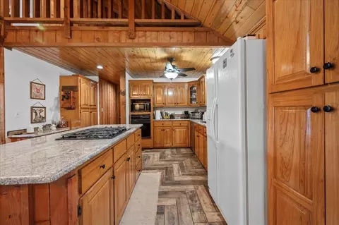 Kitchen - 536 Coon Creek Loop, Broken Bow, OK 74728 photo 3 of 5