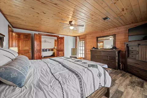Bedroom - 536 Coon Creek Loop, Broken Bow, OK 74728 photo 2 of 6