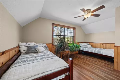 Bedroom - 536 Coon Creek Loop, Broken Bow, OK 74728 photo 5 of 6