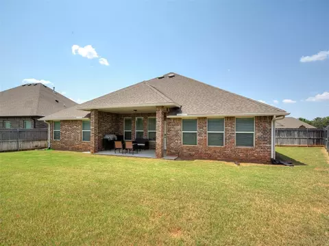 Exterior - 1516 Pendleton Pl, Moore, OK 73160 photo 4 of 5