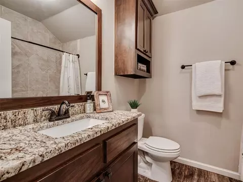 Bath - 1516 Pendleton Pl, Moore, OK 73160 photo 4 of 5