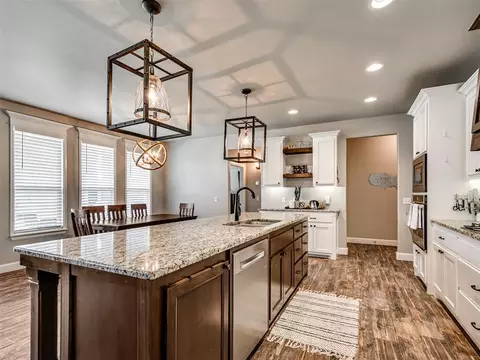 Kitchen - 1516 Pendleton Pl, Moore, OK 73160 photo 7 of 7