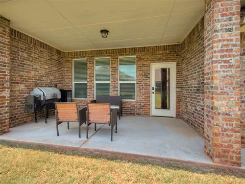 Exterior - 1516 Pendleton Pl, Moore, OK 73160 photo 3 of 5