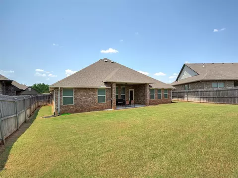 Exterior - 1516 Pendleton Pl, Moore, OK 73160 photo 5 of 5